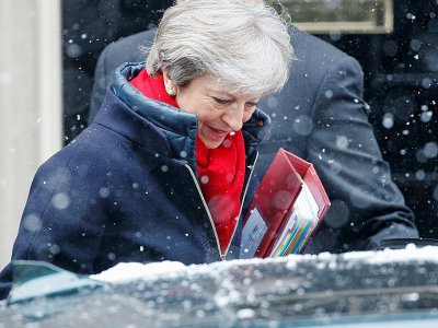 La Première ministre britannique Theresa May quitte Downing Street pour se rendre à la séance de questions au Parlement, le 28 février 2018 - Tolga AKMEN [AFP]