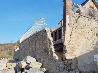 Le mur centenaire de cette maison s'est effondré sous les assauts de la dernière tempête. - Thierry Valoi