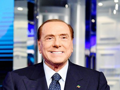 Silvio Berlusconi, le chef du parti de centre droit Forza Italia, à Rome avant une émission de télévision, le 2 mars 2018 - Alberto PIZZOLI [AFP]