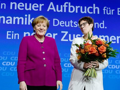 Angela Merkel (g) et la nouvelle secrétaire générale du CDU Annegret Kramp-Karrenbauer le 26 février 2018 à Berlin - Tobias SCHWARZ [AFP/Archives]