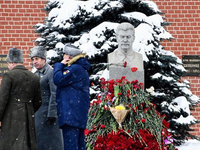 Cérémonie pour commémorer le 65e anniversaire de la mort de Staline sur la place Rouge à Moscou, le 5 mars 2017 - Kirill KUDRYAVTSEV [AFP]