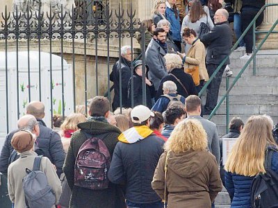 Des personnes arrivent à la cour d'assises de Perpignan pour assister au procès de Jacques Rançon, le 5 mars 2018 - RAYMOND ROIG [AFP]