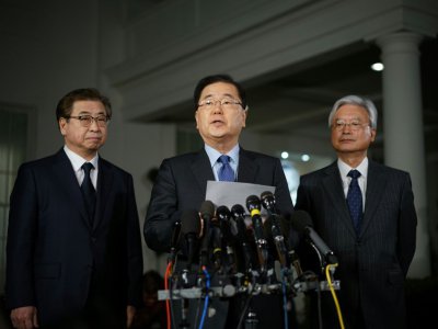 Chung Eui-yong, le conseiller national sud-coréen à la Sécurité, fait une déclaration à la presse, le 8 mars 2018d evant la Maison Blanche, à Washington - MANDEL NGAN [AFP]