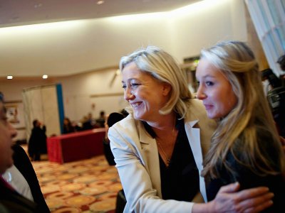 Marine Le Pen et sa nièce Marion Marechal-Le Pen en février 2010 à Paris - FRED DUFOUR [AFP/Archives]