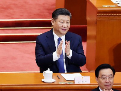 Le président chinois Xi Jinping applaudit après le vote sur le changement de la Constitution à l'Assemblée nationale populaire à Pekin le 11 mars 2018 - WANG ZHAO [AFP]