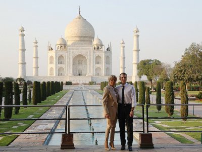 Le président français EMmanuel Macron et son épouse Brigitte Macron au Taj Mahal, en Inde, le 11 mars 2018 - Ludovic MARIN [AFP]