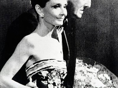 Le couturier français Hubert de Givenchy et l'actrice américaine Audrey Hepburn le 13 avril 1983 à Tokyo - masaharu hatano [UPI/AFP/Archives]