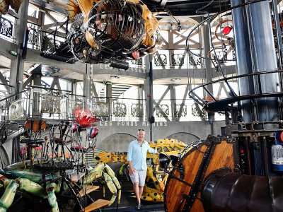 Pierre Orefice, coauteur de l'éléphant géant articulé et du carrousel des mondes marins, le 20 juin 2017 à Nantes - LOIC VENANCE [AFP]