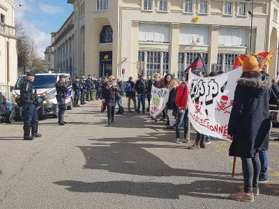Les manifestants ont été accueillis devant la Préfecture à Caen (Calvados) - Maxence Gorréguès