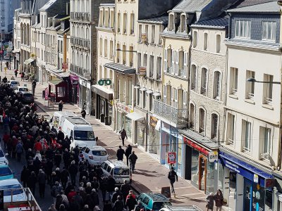 A Cherbourg (Manche), les autorités annoncent 1 300 personnes. - Floriane Bléas