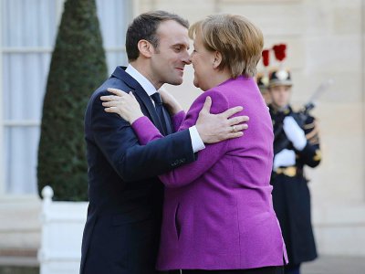 Le président Emmanuel Macron accueille la Chancelière allemande Angela Merkel, le 16 mars 2018 à l'Elysée, à Paris - LUDOVIC MARIN [AFP]