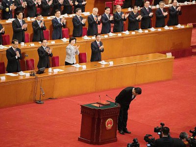 Le président chinois Xi Jinping applaudi par le Parlement après sa prestation de serment, le 17 mars 2018 à Pekin - Nicolas ASFOURI [AFP]