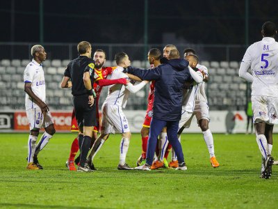 l'altercation entre les 2 joueurs de Auxerre - FLOHIC Romain