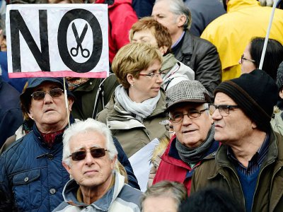Des manifestants contre la dévalorisation des retraites, le 17 mars 2018 à Madrid - JAVIER SORIANO [AFP]