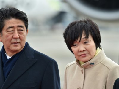 Le Premier ministre japonais Shinzo Abe et sa femme Akie Abe à Tokyo, le 28 février 2017 - KAZUHIRO NOGI [AFP]