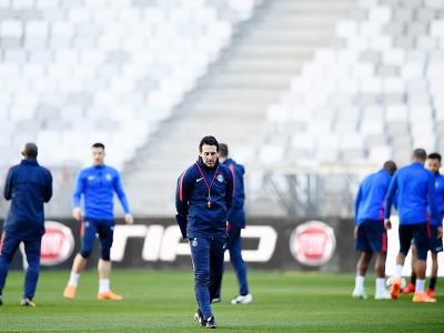 Le coach du PSG Unai Emery supervise l'entraînement de son équipe au Matmut Atlantique de Bordeaux, le 30 mars 2018 - FRANCK FIFE [AFP]
