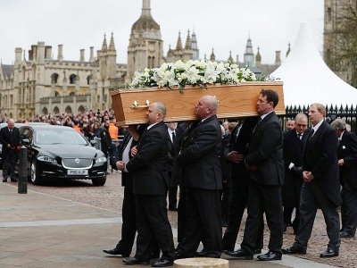 Le cercueil de l'astrophysicien Stephan Hawking lors de ses funérailles à Cambridge le 31 mars 2018 - Daniel LEAL-OLIVAS [AFP]