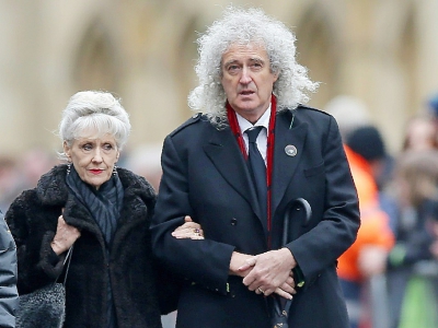 le guitariste de Queen Brian May et sa femme l'actrice Anita Dobson aux funérailles de Stephen Hawking à Cambridge le 31 mars 2018 - Daniel LEAL-OLIVAS [AFP]
