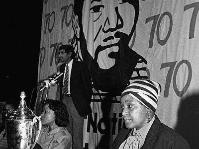 Winnie Madikizela-Mandela lutte pour la libération de son époux emprisonné, Nelson Mandela, Johannesburg, le 18 juillet 1988 - WALTER DHLADHLA [AFP/Archives]