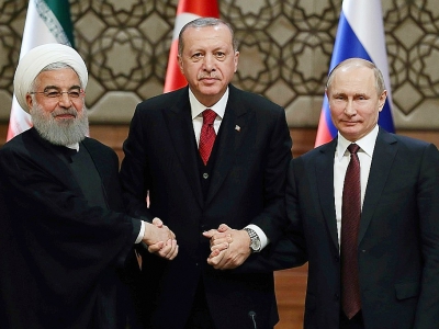 Le président iranien Hassan Rohani, le président turc Recep Tayyip Erdogan et le président russe Vladimir Poutine (de gauche à droite) lors d'un sommet tripartite sur la Syrie à  Ankara, le 4 avril 2018 - ADEM ALTAN [AFP/Archives]