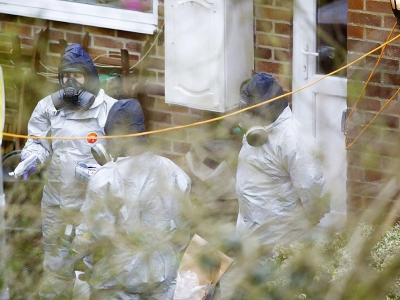 Des enquêteurs au domicile de l'ex-espion russe Sergueï Skripal à Salisbury, en Angleterre, le 22 mars 2018 - Geoff CADDICK [AFP/Archives]