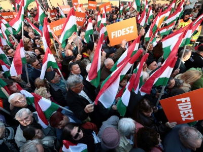 Des partisans du Premier ministre hongrois Viktor Orban assistent à son dernier discours de campagne à Szekesfehervar, le 6 avril 2018 - FERENC ISZA [AFP/Archives]
