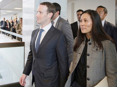 Mark Zuckerberg et son épouse Priscilla Chan au Congrès à Washington le 9 avril 2018 - JIM WATSON [AFP]