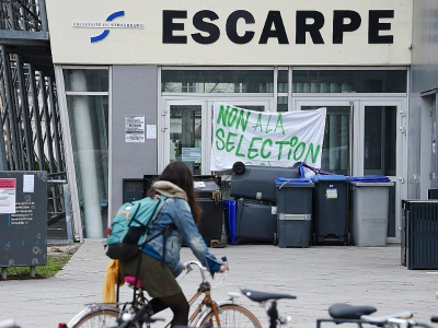 Un bâtiment de l'université de Strasbourg bloqué par des étudiants le 10 avril 2018 - FREDERICK FLORIN [AFP]