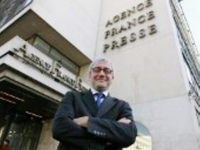Le PDG sortant de l'Agence France-Presse Emmanuel Hoog, devant le siège à Paris, le 16 avril 2010 - [AFP/Archives]