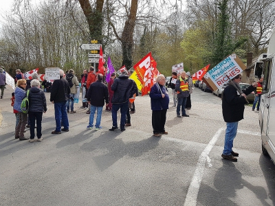 Une cinquantaine de manifestants se sont retrouvé bloqués sur ce barrage à 2,5 km au sud de Berd'huis, déçus de ne pas pouvoir approcher. - Maxence Gorréguès