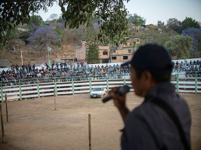 Un rassemblement de la police communautaire à Tlacotepec dans l'état du Guerrero au Mexique, le 24 mars 2018 - Pedro PARDO [AFP]