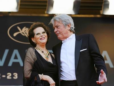 Les acteurs Claudia Cardinale et Alain Delon, le 14 mai 2010 à Cannes - ANNE-CHRISTINE POUJOULAT [AFP/Archives]
