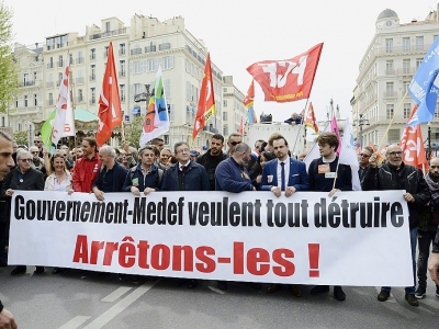 Manifestation à Marseille contre la politique du président Emmanuel Macron, le 14 avril 2018, en présence notamment du député des Bouches-du-Rhône Jean-Luc Mélenchon (La France insoumise) et de l'ancien candidat à la présidentielle Philippe Poutou (N - Franck PENNANT [AFP]