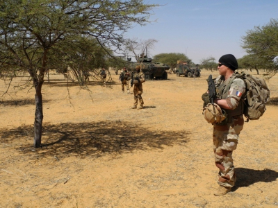 Une patrouille de l'opération française Barkhane, à In-Tillit, dans le centre du Mali, le 1er novembre 2017 - Daphné BENOIT [AFP/Archives]
