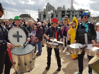 Carnaval de Ouistreham- La fanfare a rythmé le cortège - Maÿlis Leclerc-de-Sonis