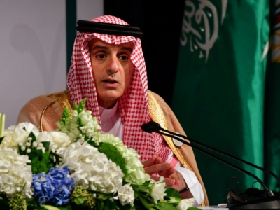 Le ministre saoudien des Affaires étrangères Adel al-Jubeir s'exprime lors d'une conférence de presse après la clôture du sommet arabe à Dhahran, dans l'est saoudien, le 15 avril 2018 - GIUSEPPE CACACE [AFP]