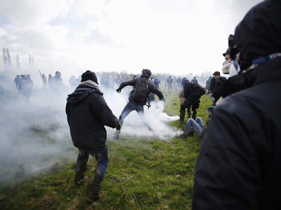 Heurts entre manifestants et forces de l'ordre sur le site de la ZAD de Notre-Dame-des-Landes, le 15 avril 2018 - CHARLY TRIBALLEAU [AFP]