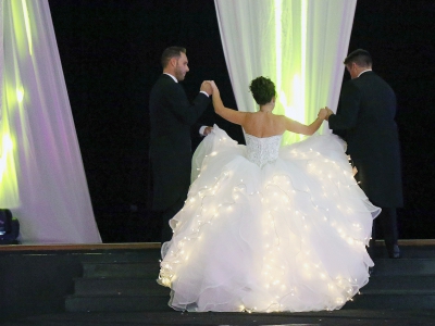 La robe de mariée lumineuse au salon du mariage de Bolbec en 2016. - Agnès Hericher