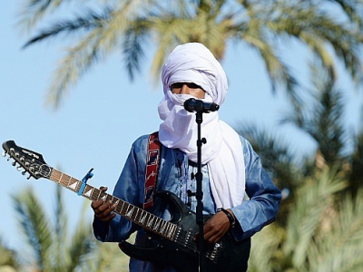 Said Taleb, du groupe Noujoum Sahara, lors du 15e Festival des Nomades à M'Hamid el Ghizlane, le 22 mars 2018 au Maroc - FADEL SENNA [AFP]