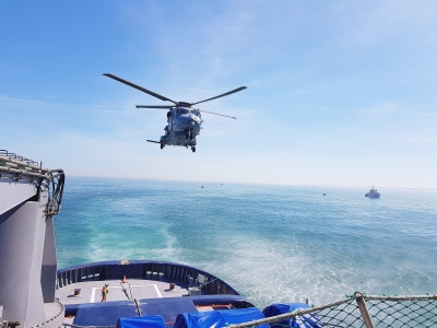 L'hélicoptère Caïman de la Marine Nationale présent pour débarquer les secours. - Gilles Anthoine