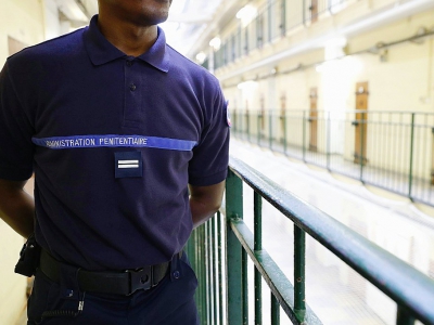Un surveillant de prison à Fresnes, le 20 septembre 2016 - PATRICK KOVARIK [AFP]