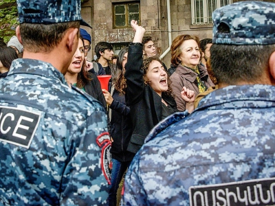 Des opposants arméniens manifestent à Erevan, le 20 avril 2018 - Karen MINASYAN [AFP]