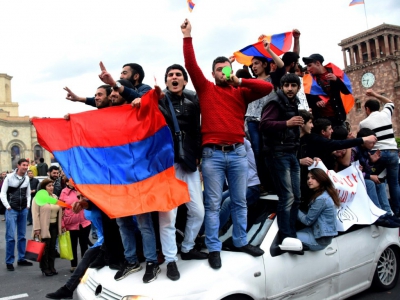 Des opposants arméniens manifestant à Erevan, le 20 avril 2018 - Vano SHLAMOV [AFP]