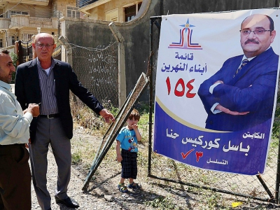 Photo prise le 19 avril 2018 à Erbil, au Kurdistan irakien, montrant une affiche de campagne de Basil Gorgis, un ancien international de football aujourd'hui candidat aux législatives - SAFIN HAMED [AFP]