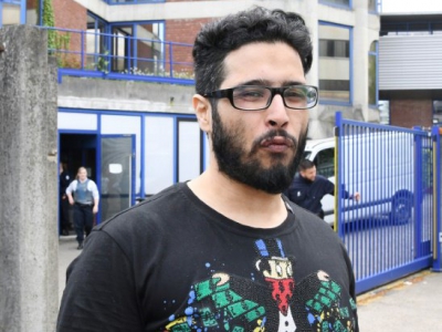 Jawad Bendaoud quitte le tribunal de Bobigny, le 25 avril 2018 après avoir été condamné à de la prison avec sursis pour des menaces sur son ex-compagne - Alain JOCARD [AFP]