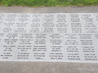 240 noms gravés en mémoire des combattants de la Seconde Guerre Mondiale - Thierry Valoi