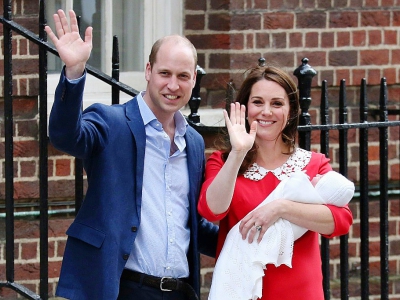 Le prince William et son épouse Kate Middleton, avec leur troisième enfant, devant l'hôpital St Mary, le 23 avril 2018 à Londres - Isabel INFANTES [AFP/Archives]