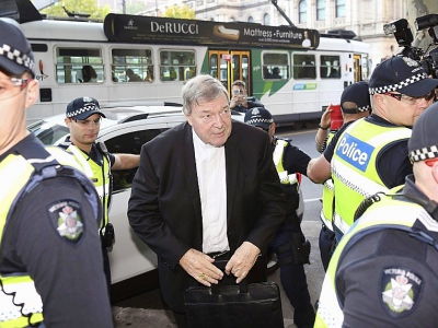 L'arrivée du cardinal George Pell au tribunal de Melbourne, le 1er mai 2018 - WILLIAM WEST [AFP]