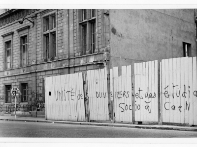 Graffitis rue Saint-Laurent à Caen lors de la manifestation du 10 mai 1968. - Archives départementales du Calvados