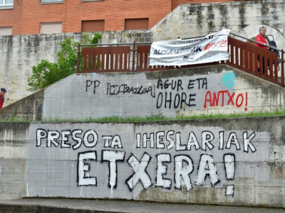 Appel écrit à un rapprochement des prisonniers membres ou sympathisants de l'ETA, le 3 mai 2018 au Pays basque espagnol - ANDER GILLENEA [AFP]